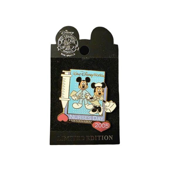Disney 2005 Nurses Day Limited Edition of 2500 Pin‎ Minnie And Mickey - Picture 1 of 2